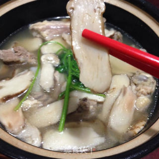 【松茸鸡汤】的做法