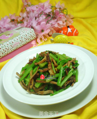 鱿鱼鲞炒芹菜的做法