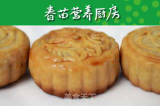 传统风味的广式莲蓉蛋黄月饼