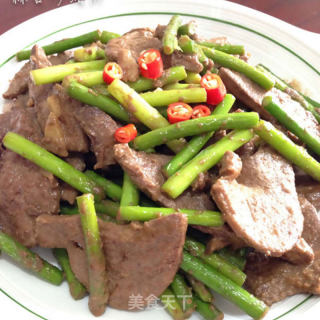 【蒜苔炒猪肝】的做法
