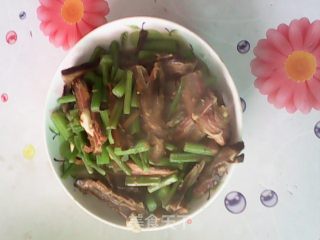 西芹炒腊肉的做法