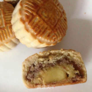 莲蓉蛋黄月饼
