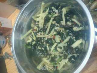 土豆炒木耳的做法