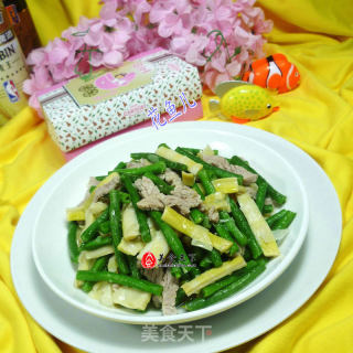 瘦肉丝羊尾笋炒带豆的做法