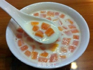木瓜炖牛奶的做法