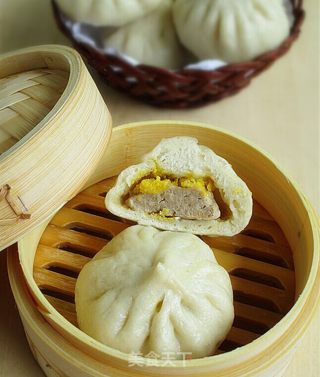 咸蛋黄大肉包的做法
