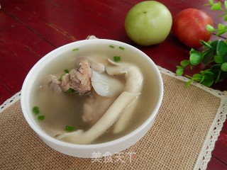 凤尾菇骨汤的做法