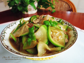 瓠子瓜青椒炒肉片的做法