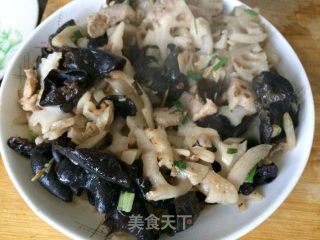木耳藕片炒肉丝的做法