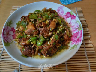 青椒炒鸭边腿的做法