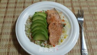牛油果三文鱼拌炒饭的做法