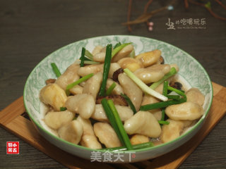 香菇焖菱角的做法