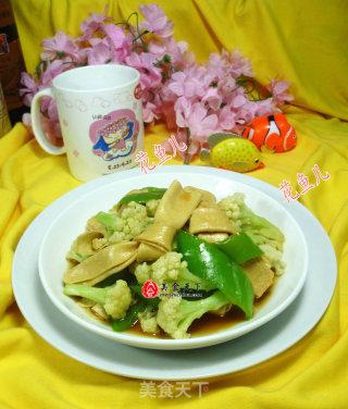 尖椒豆结炒花菜的做法