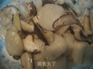 香菇炒荸荠的做法