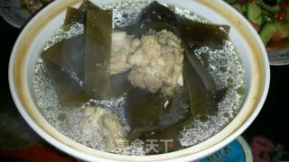 海带排骨汤的做法
