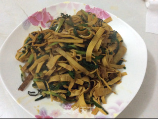 韭菜炒豆皮的做法