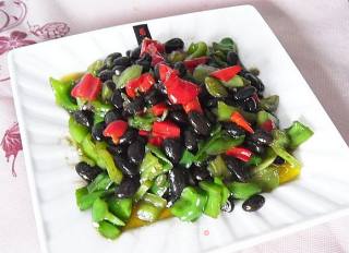 彩椒炒黑豆的做法