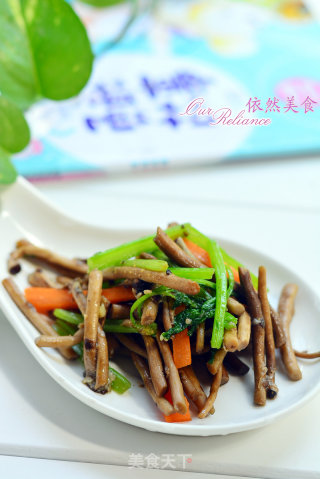 美味菌菇---小炒茶树菇 依然美食的做法