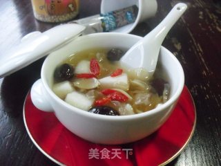百合红枣银耳羹的做法