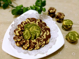 漂亮的双色大理石纹饼干制作方法（花纹整形详细图解版）的做法