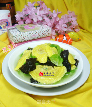 黑木耳圆白菜煮蛋饺的做法