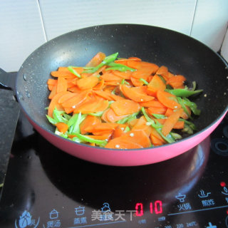 干烧青椒胡萝卜片的做法