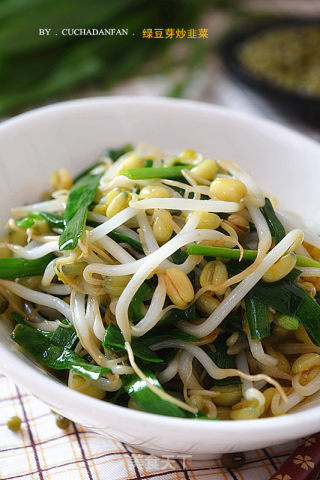 绿豆芽炒韭菜的做法