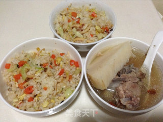 宝宝爱吃的炒饭----------胡萝卜蛋炒饭的做法