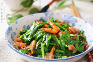 小河虾炒韭菜的做法