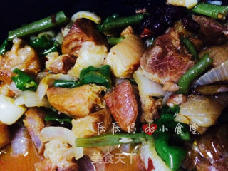 腊猪蹄烧四季豆的做法