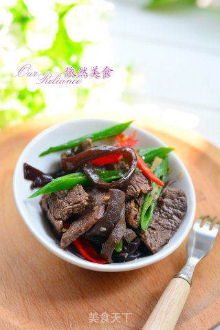 疏与肉的完美结合--木耳炒牛肉的做法
