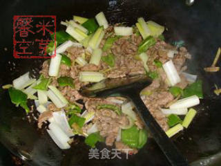 葱香牛肉的做法步骤：2