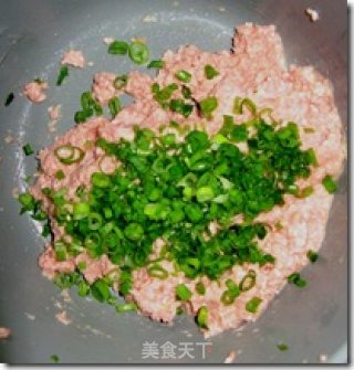 牛肉白菜豇豆饺子的做法步骤：2