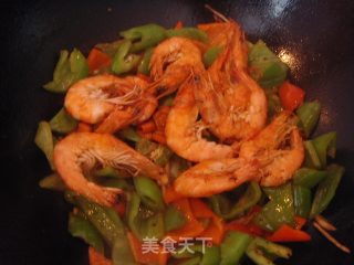 菠萝脆皮虾的做法步骤：2