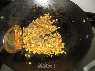 菠萝鸡肉炒饭的做法步骤：2