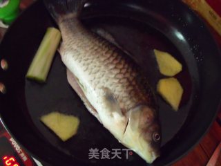 清心败火鲫鱼汤的做法步骤：2