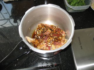 三杯鸡的做法步骤：2