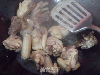 茶树菇炖鸡肉的做法步骤：2