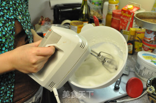 薄荷冰淇淋夹心巧克力蛋糕的做法步骤：2