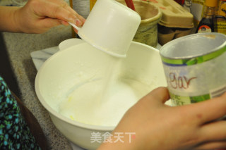薄荷冰淇淋夹心巧克力蛋糕的做法步骤：2