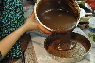 薄荷冰淇淋夹心巧克力蛋糕的做法步骤：2