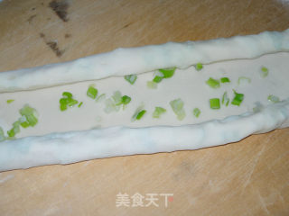 家常葱油饼的做法步骤：2