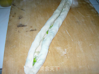 家常葱油饼的做法步骤：2
