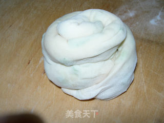 家常葱油饼的做法步骤：2