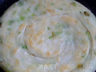 家常葱油饼的做法步骤：2