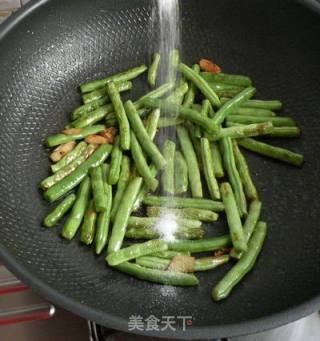 干煸四季豆的做法步骤：2