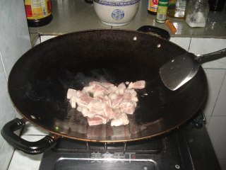 酸菜黄焖猪肉的做法步骤：2