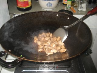 酸菜黄焖猪肉的做法步骤：2