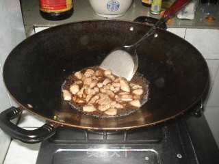 酸菜黄焖猪肉的做法步骤：2