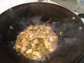 酸菜黄焖猪肉的做法步骤：2